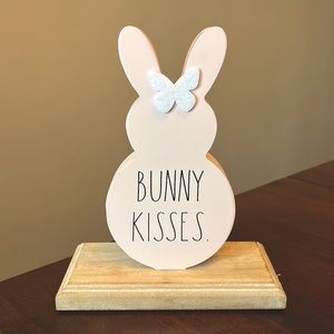 Rae Dunn wooden bunny kisses decoration